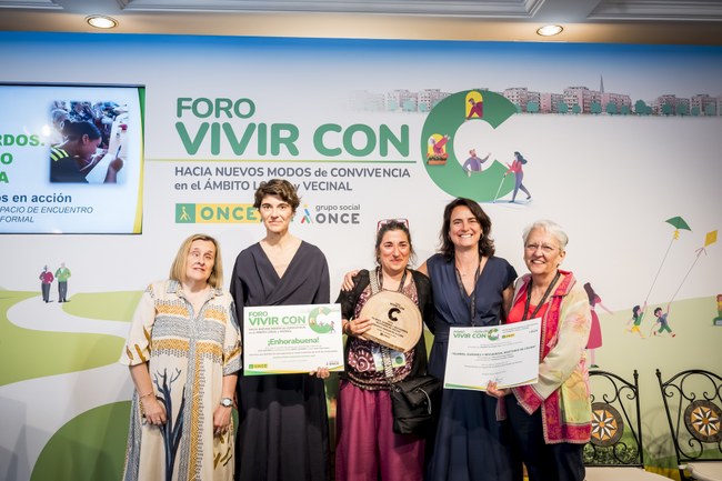Foto de grupo de uno de los proyectos ganadores
