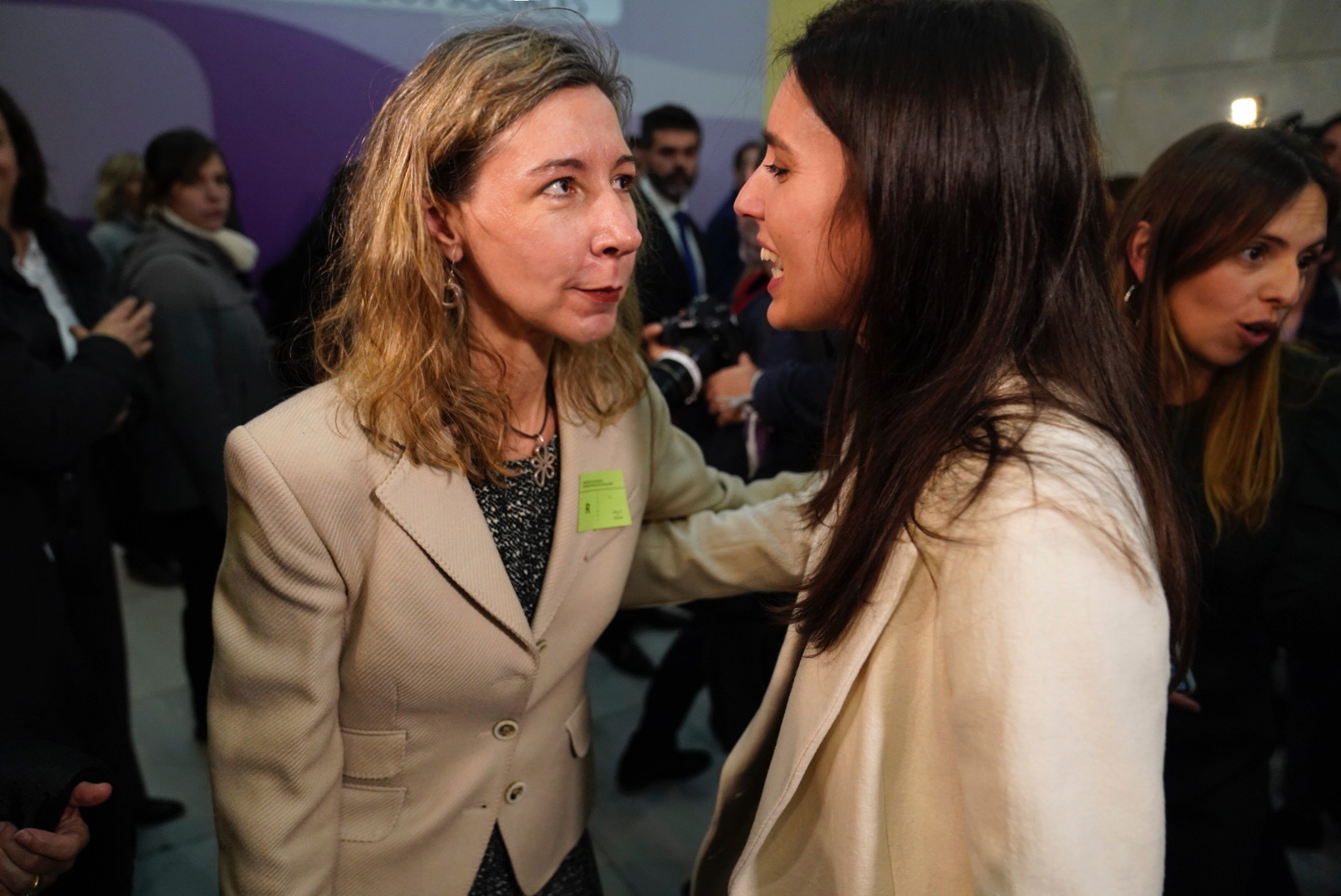 Patricia Sanz saluda a la nueva ministra de Igualad, Irene Montero, en acto de toma de posesión el pasado 13 de enero en el ministerio