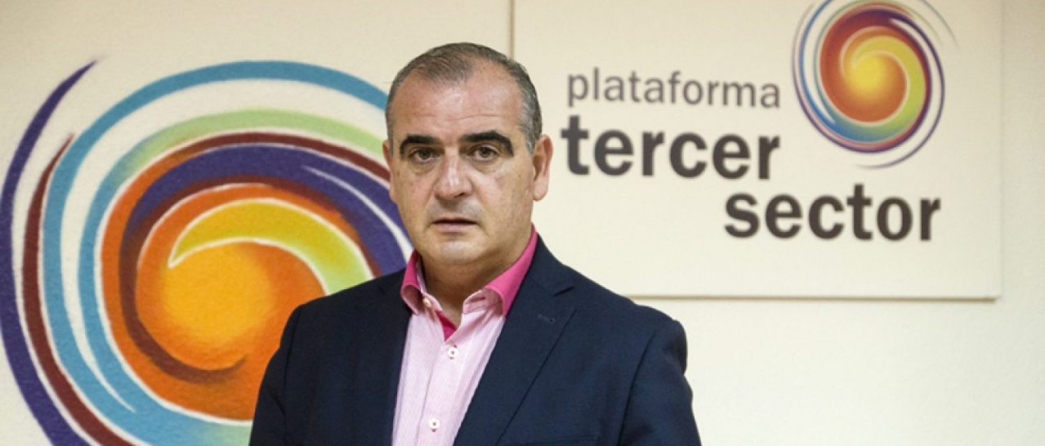 Luciano Poyato con el logo el Tercer Sector 