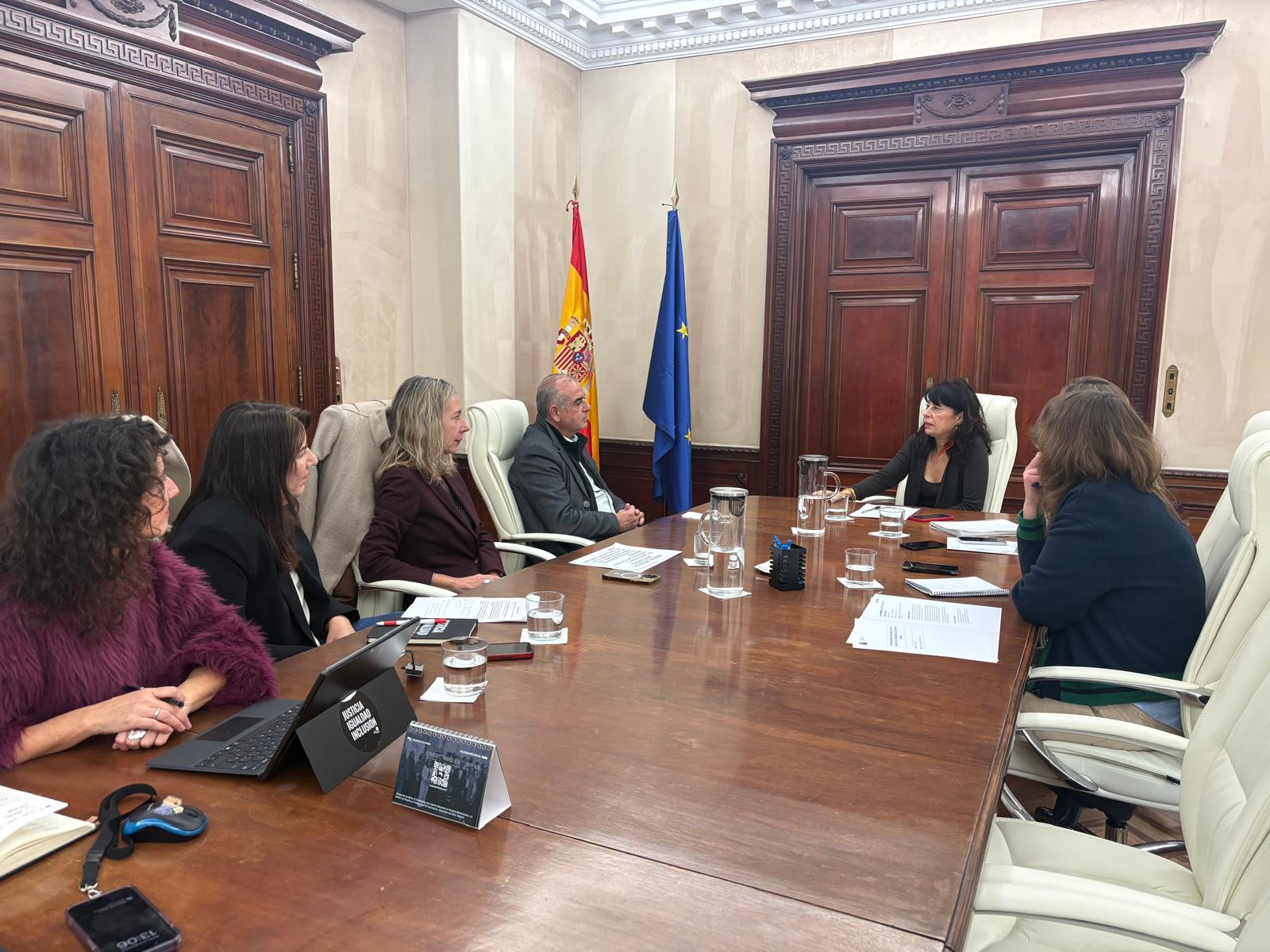 Foto de la reunión de la PTS con la ministra de igualdad