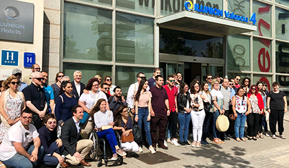 Los jóvenes universitarios ciegos durante su visita al Hotel Ilunion Valencia