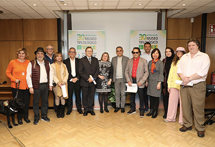 Los premiados, junto a responsables del Grupo Social ONCE y algunos de los finalistas y jurados del Concurso