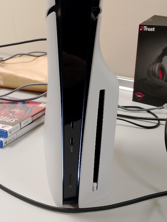 conexiones delanteras PlayStation 5