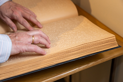 Un libro en braille, editado en 1890