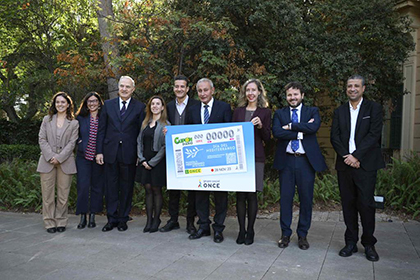 Foto de familia de la presentación del cupón dedicado al Día del Mediterráneo