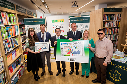 Foto de familia de la presentación del Cupón dedicado al Día Mundial del Libro