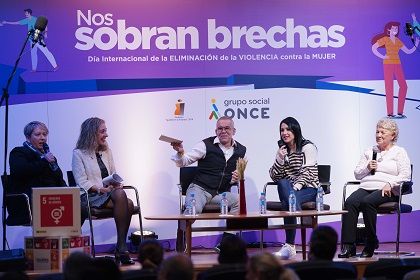 Participantes en el acto institucional 'Nos sobran brechas'