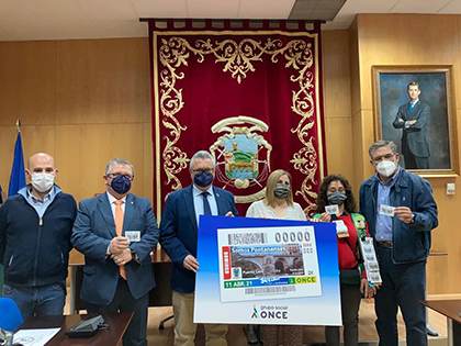 Foto de familia de la presentación del cupón dedicado a los Asidonenses, gentilicio de Puente Genil