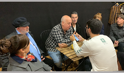 Actores, actrices y el director de Valacar, durante una entrevista realizada hoy