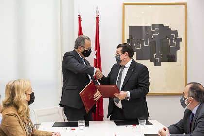 Intercambio de firma consejero CAM y director general de la ONCE