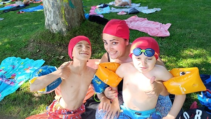 En la piscina