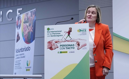 Imelda Fernández en el atril