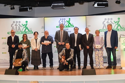 Foto de familia finalistas y autoridades