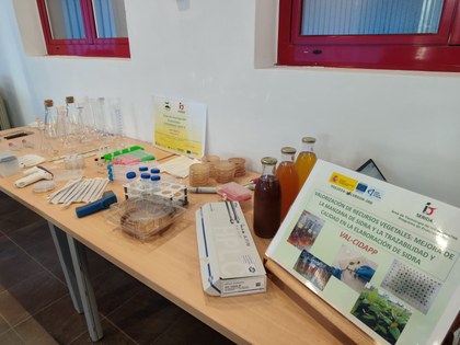 Taller de sidra con personas sordociegas