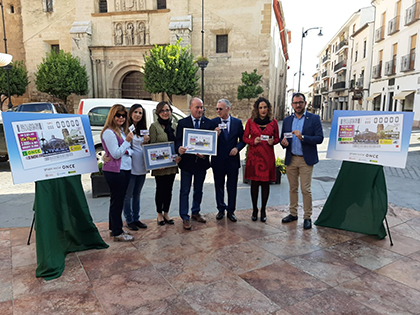 Foto de familia de la presentación del cupón dedicado a Antequera, Premio Reina Letizia de Accesibilidad