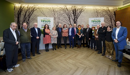 Foto de familia de los jurados de los 37 Premios Tiflos de Literatura