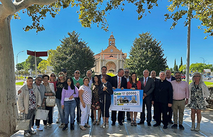 Foto de familia de la presentación del cupón dedicado al 120 Aniversario de la Coronación de la Virgen de la Misericordia de Reus