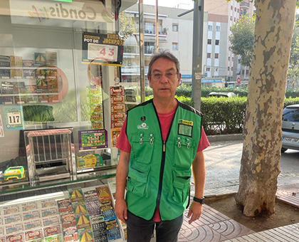Juan Domingo vendedor de la ONCE en  Arenys de Mar