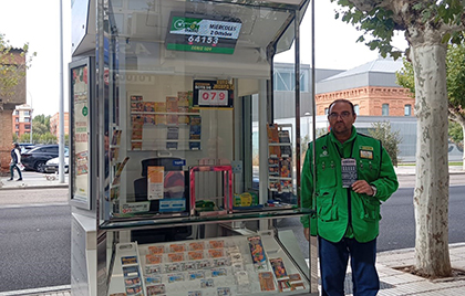 Rafael Cítores , vendedor ONCE en Palencia