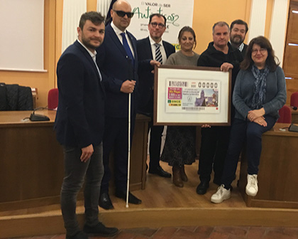 FOTO DE LA PRESENTACIÓN DEL CUPÓN DEDICADO A LA ORACIÓN DEL HUERTO, DE MEDINA DEL CAMPO