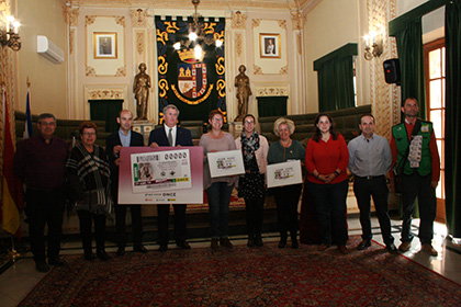 Presentación del cupón dedicado 75 aniversario de la imagen de la Virgen de la Soledad de Jumilla