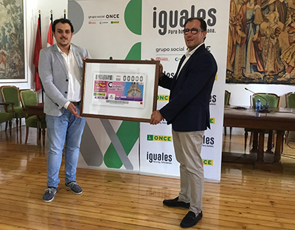 Presentación del cupón dedicado al reloj del Arco de Toro