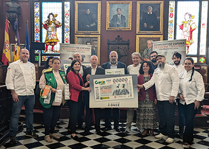 Foto de familia de la presentación del cupón dedicado al Campeonato de España de Cocina y Repostería con Producto Local de Mallorca