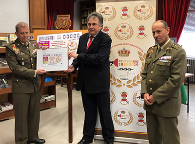 Foto familia presentación del cupón con sus tres protagonistas