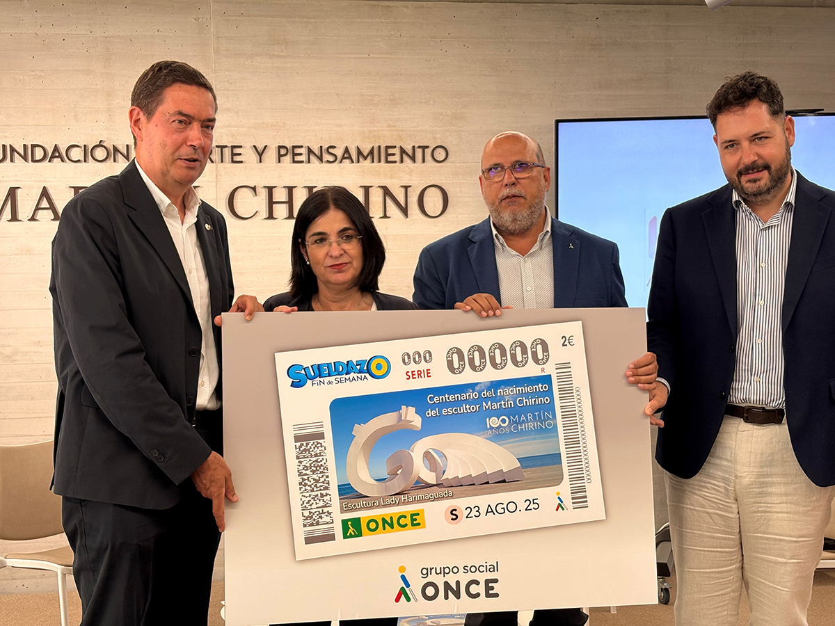 Foto de familia de la presentación del cupón dedicado al centenario del nacimiento de Martín Chirino