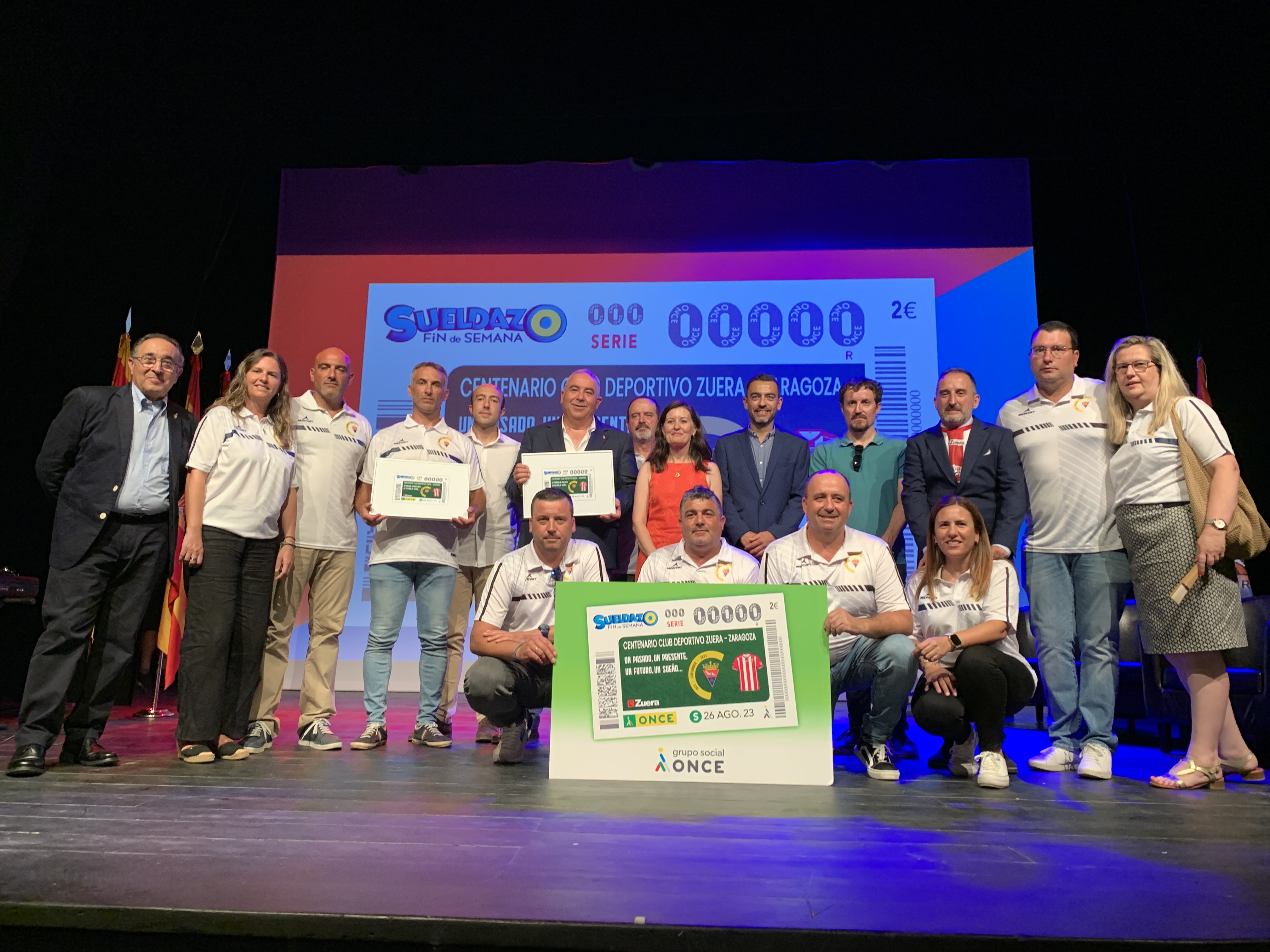 Foto de familia en la presentación del Cupón Dedicado al Centenario del Club Deportivo Zuera