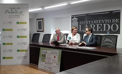 Presentación del cupón dedicado a la Batalla de las Flores de Laredo