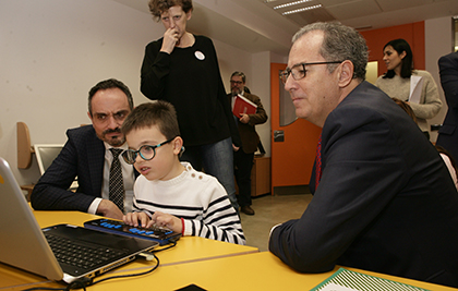 Un alumno del CRE de la ONCE muestra su manejo de las Nuevas Tecnologías 