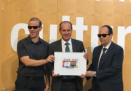 Francisco Marfil, Alberto Rojo y José Martínez presentan el cupón dedicado al Teatro Buero Vallejo