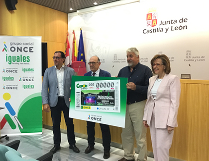 Foto de familia de la presentación del cupón dedicado a la XV Edición de Músicos en la Naturaleza