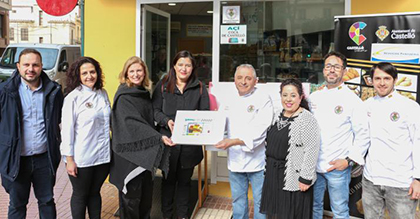 Foto de familia de la presentacion del cupón dedicado a la Coca de Castellò