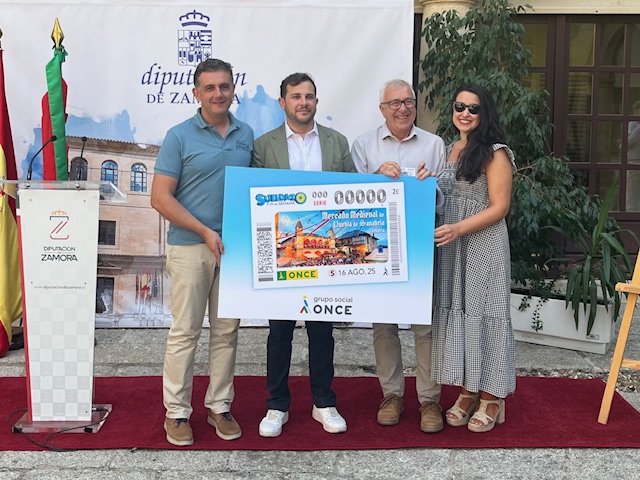 Foto de familia presentación del cupón del Mercado Medieval de Puebla de Sanabria