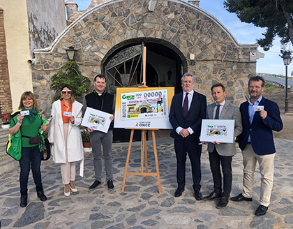 Foto de familia de la presentación del cupón que la ONCE dedica a la Ermita de ‘El Pasico’, en Torre Pacheco