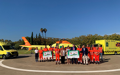 Foto de familia de la presentación del cupón dedicado al Centro de Emergencias Sanitarias de Andalucía 061