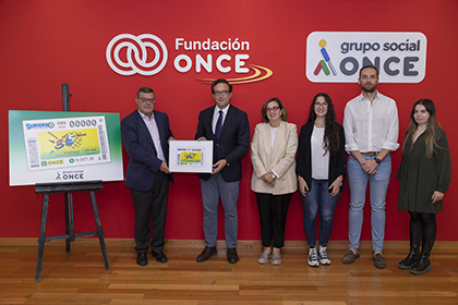 Foto de familia de la presentación del cupón de la ONCE dedicado al 35 aniversario de Erasmus+  