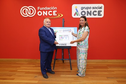 Francisco Megías, presidente de AEESME, y Lourdes Márquez, directora de Alianzas y Relaciones Internacionales de Fundación ONCE