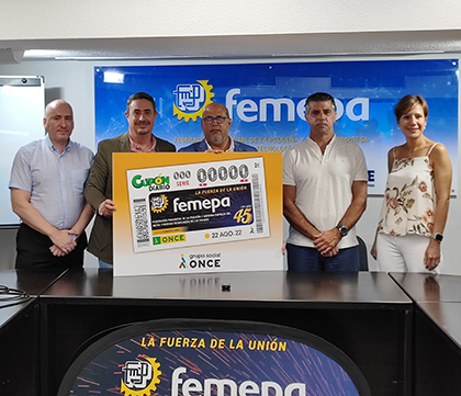 Foto de familia de la presentación del cupón dedicado al 45 aniversario de la Federación Provincial de la Pyme del Metal y Nuevas Tecnologías de Las Palmas