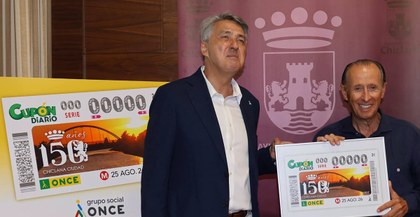 José María Román, alcalde de Chiclana, junto a Alberto Ríos, director ONCE Cádiz