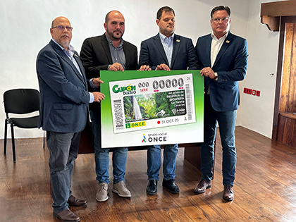 Foto de familia de la presentación del cupón dedicado a los 40 años de Reserva de la Biosfera en La Palma