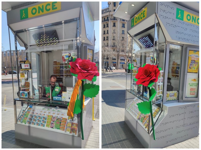 Kiosco decorado con una gran rosa