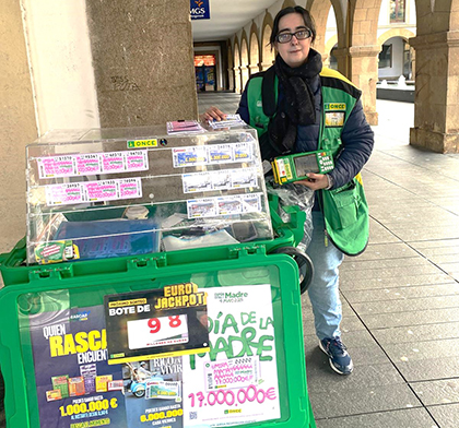 JUANA CASTILLO, vendedora ONCE en  Amorebieta Etxano