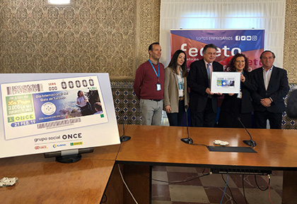 Foto de familia de la presentación del cupòn de la ONCE dedicado al Día Internacional del Guía de Turismo