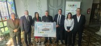Foto de familiade la presentación del cupón del 26 de septiembre dedicado al XXXVII Encuentro Nacional de Cofradía
