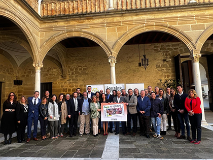 Foto de familia de la presentación del cupón de la ONCE dedicado a la artesanía de Úbeda, Jaén