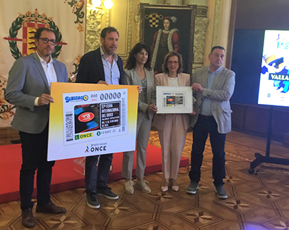 Foto de familia de la presentación del cupón dedicado a la 37 Feria del Disco de Valladolid