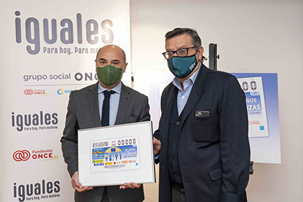 Entrega del cupón dedicado al Fondo Social Europeo